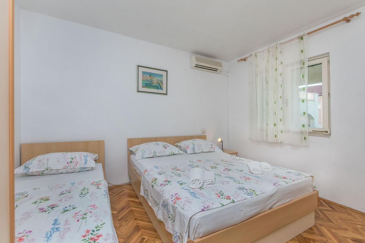 Apartments And Room Nevenka Makarska Exterior foto