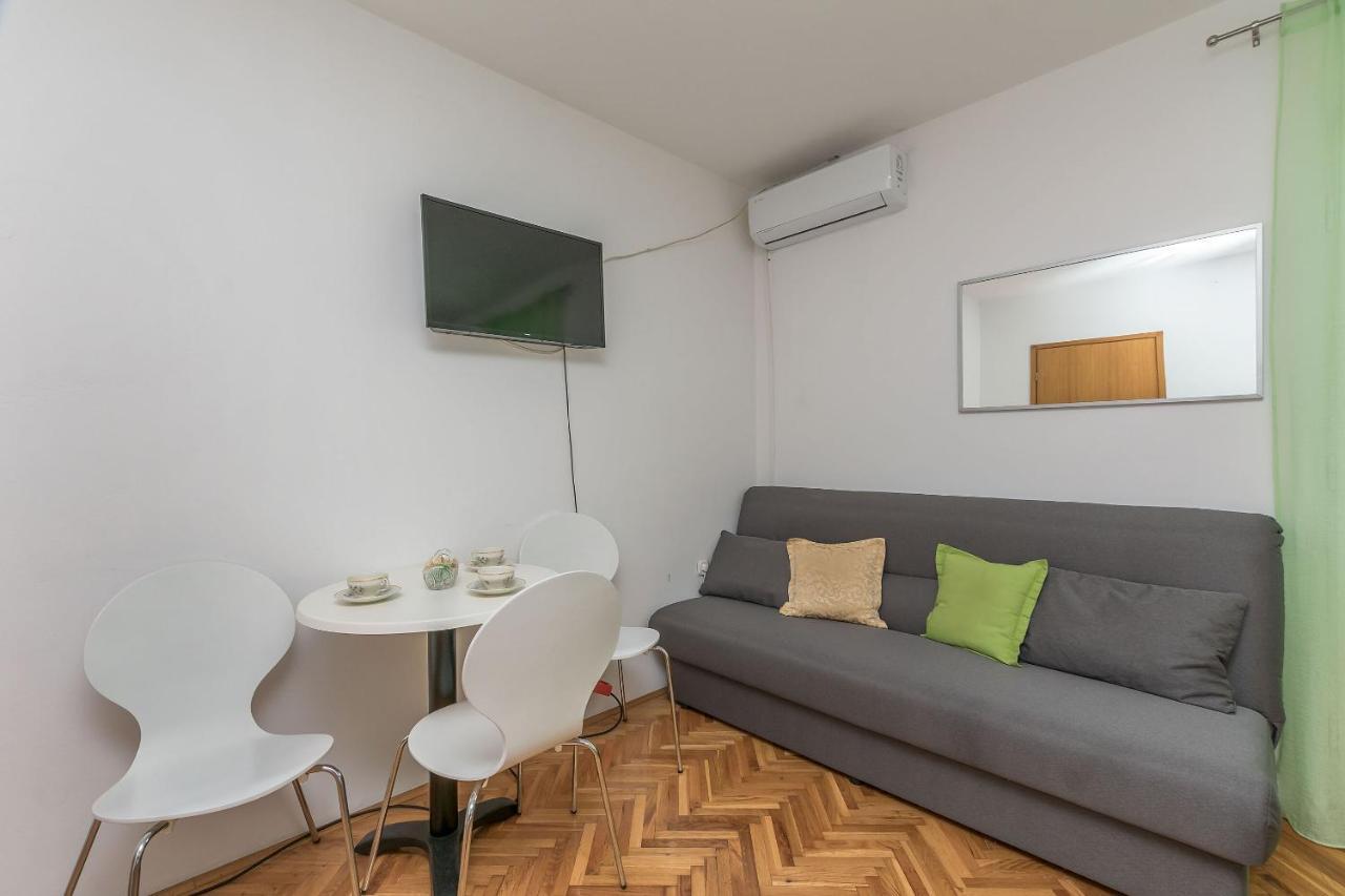 Apartments And Room Nevenka Makarska Exterior foto