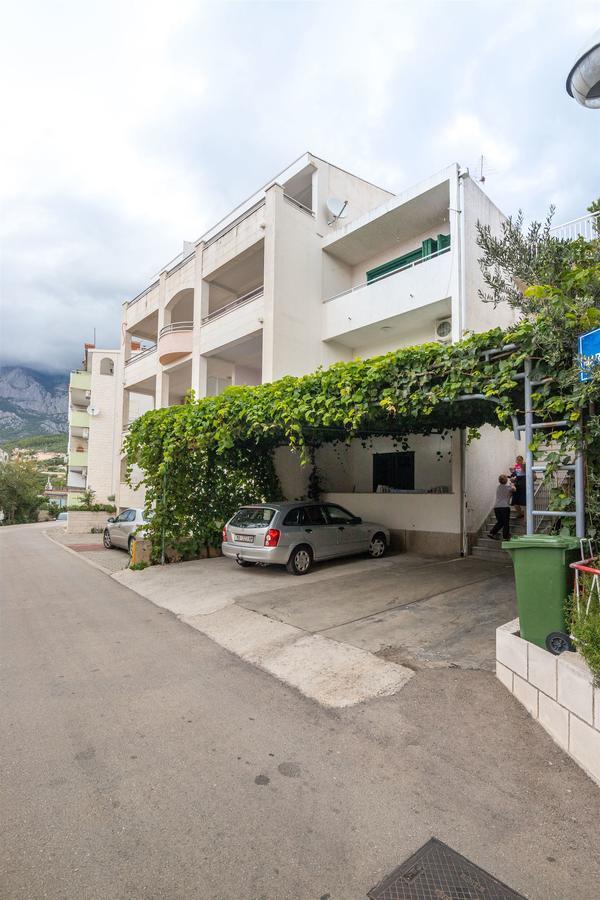 Apartments And Room Nevenka Makarska Exterior foto
