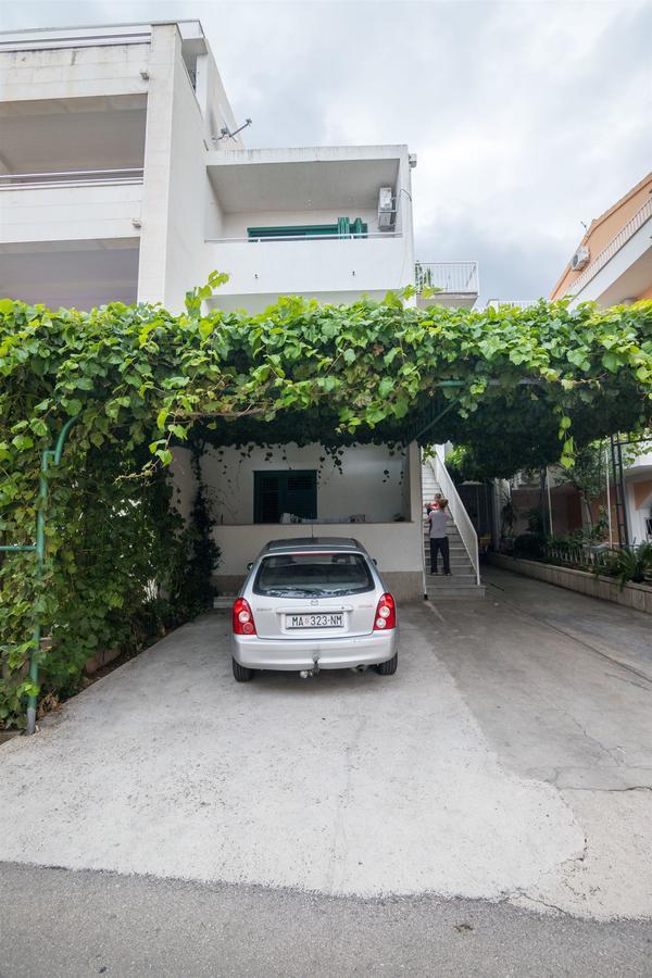 Apartments And Room Nevenka Makarska Exterior foto