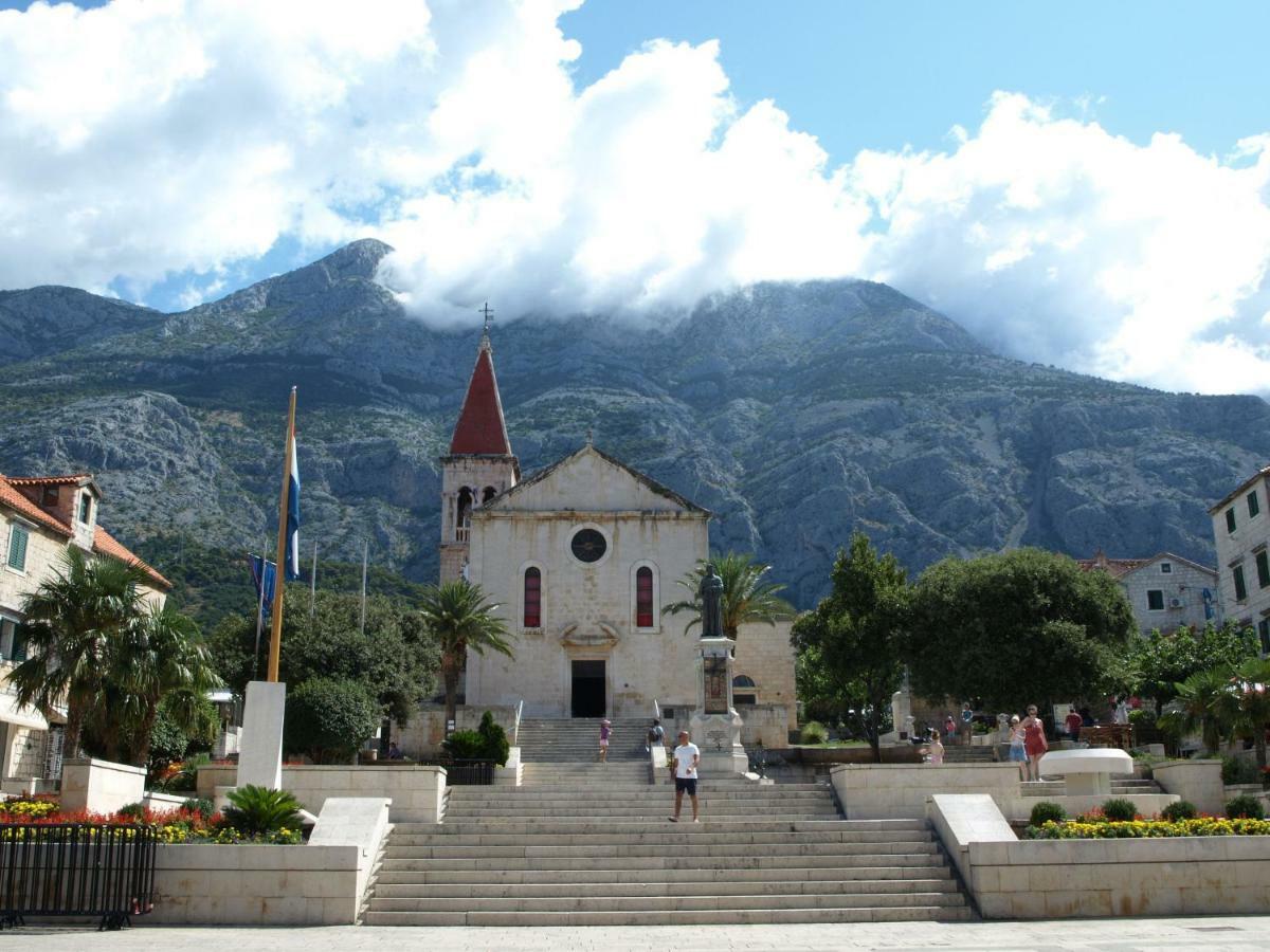 Apartments And Room Nevenka Makarska Exterior foto