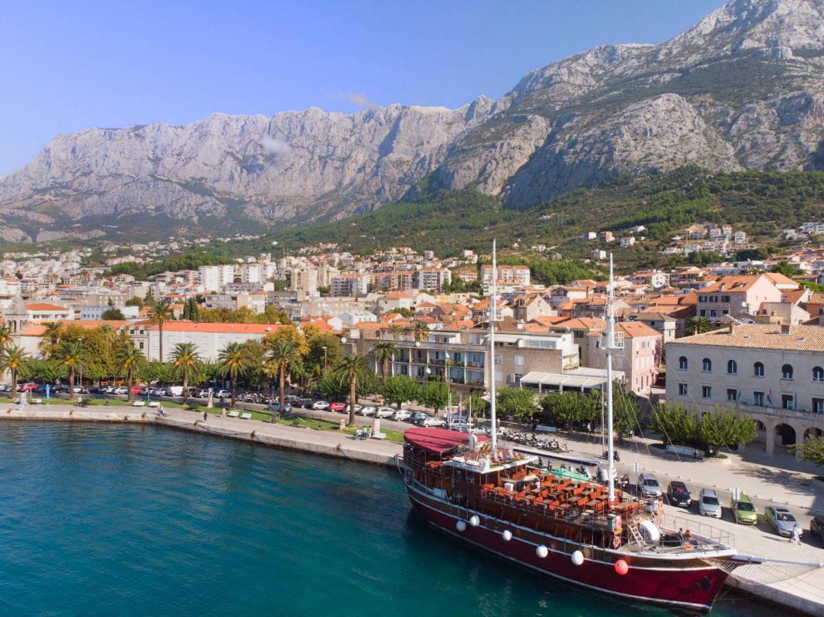 Apartments And Room Nevenka Makarska Exterior foto